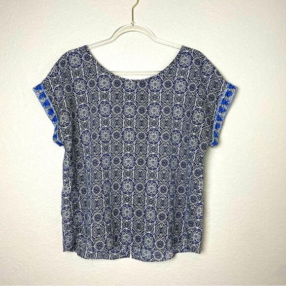 Cynthia Rowley Tops - CYNTHIA ROWLEY Lightweight Blue Patterned Women's Top w/ Back Slit Size M
